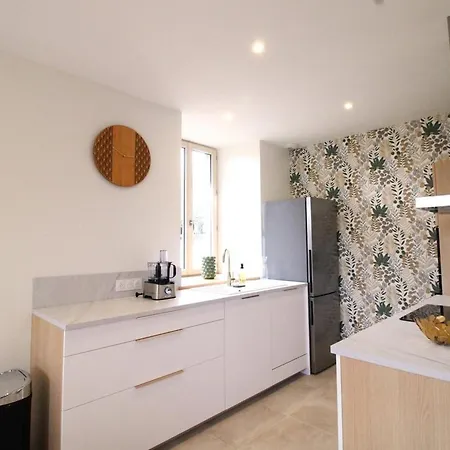 Proche Parc Volcans Avec Wifi Et Jardin - Fr-1-742-625 別荘 *